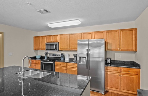 Seneca Condo | NEWLY FURNISHED 4BR/4BA condo 8 mins from Memorial Stadium 15 mins from Clemson!