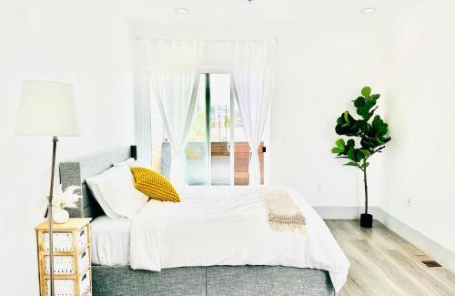 Van Nuys Apartment | Newly Gated Stylish Steps to Hollywood 2B2B