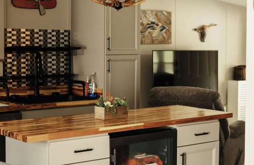 Cedar Bluff Cabin | Newly listed! Cozy hideaway on Weiss Laken with private dock and kayaks!