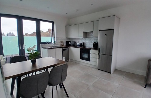 Dublin Apartment | Newly Refurbed 2BD W/Wraparound Balcony,5k to City