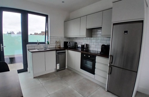 Dublin Apartment | Newly Refurbed 2BD W/Wraparound Balcony,5k to City