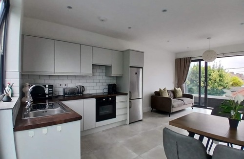 Dublin Apartment | Newly Refurbed 2BD W/Wraparound Balcony,5k to City