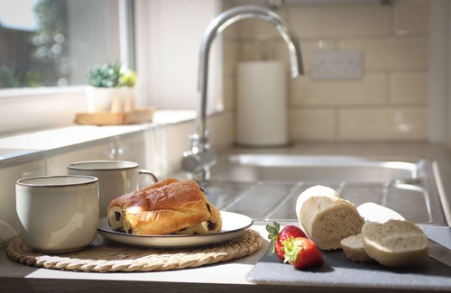 Worksop House | Newly Refurbished 2-Bed with Patio, Netflix & Wi-Fi