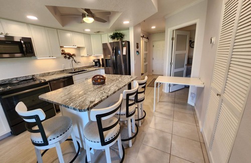 Lake Havasu City Condo | Newly REMODELED 1st floor condo, huge patio, perfect location
