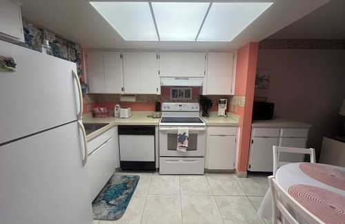 Hudson Condo | Newly remodeled 1 bed, 1 bath on Gulf. Great view, pool and pickleball daily!