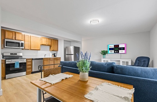 Lawrence Apartment | Newly Remodeled 2BR/1BA Apt w/Gated Parking Lot