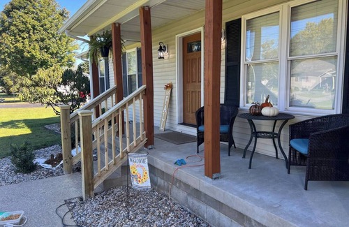 Madisonville House | Newly Remodeled 3-BR house close City of Madisonville & Marh Park Abortorium.