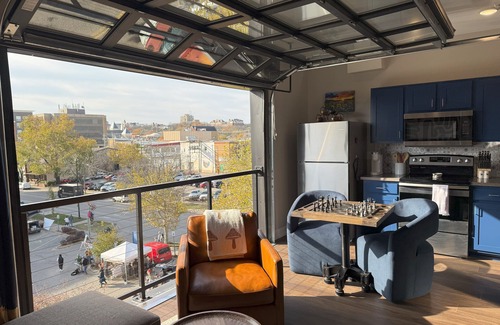 Lawrence Condo | Newly Remodeled BOHO Condo - 1 Block to Mass Street!