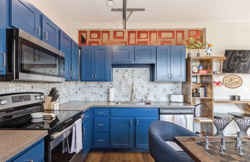 Lawrence Condo | Newly Remodeled BOHO Condo - 1 Block to Mass Street!