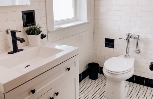 Peru Apartment | Newly remodeled downtown upstairs apartment