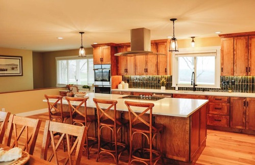 Williamstown House | Newly remodeled! Holland Farms is located in the Golden Triangle of Northern KY!