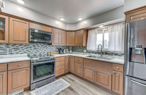 Storm Lake House | Newly Remodeled Home in Storm Lake w/Private Yard