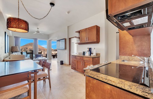 El Medano Ejidal Condo | "NEWLY REMODELED" LUXURY UNIT with PRIVATE TERRACE JACUZZI & IMPRESSIVE VIEWS!