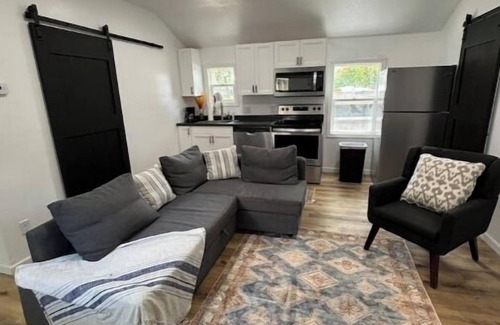 Clear Lake Cottage | Newly Remodeled Modern Cottage w/2 bedrooms, Wi-Fi, AC in peaceful Clear Lake