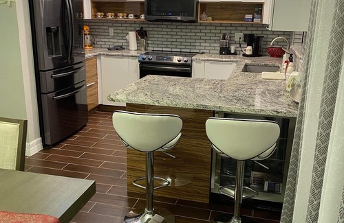 Palm Harbor House | Newly remodeled modern townhouse -15 minutes from Honeymoon Island.