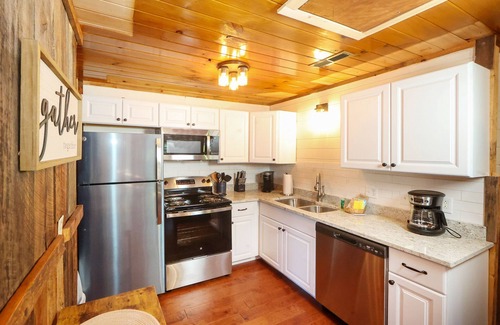 Gatlinburg - Pigeon Forge Cabin | Newly Remodeled Private Cabin - Hot Tub, Firepit, Video Arcade Game