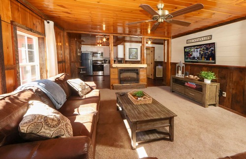 Gatlinburg - Pigeon Forge Cabin | Newly Remodeled Private Cabin - Hot Tub, Firepit, Video Arcade Game
