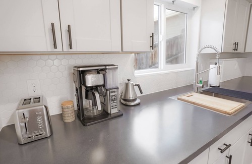 Parker Apartment | Newly Remodeled Walkout Basement w/Private Entry, full kitchen, private W/D