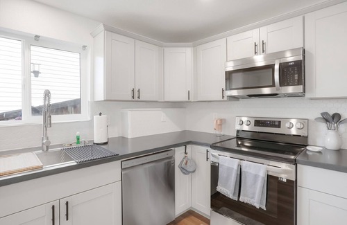 Parker Apartment | Newly Remodeled Walkout Basement w/Private Entry, full kitchen, private W/D