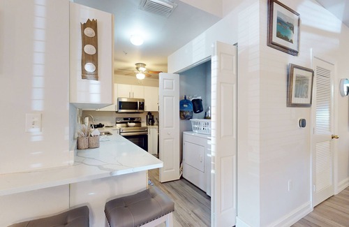 Vanderbilt Beach Condo | Newly renovated 1st-floor condo near Vanderbilt Beach with beach gear, pool, AC