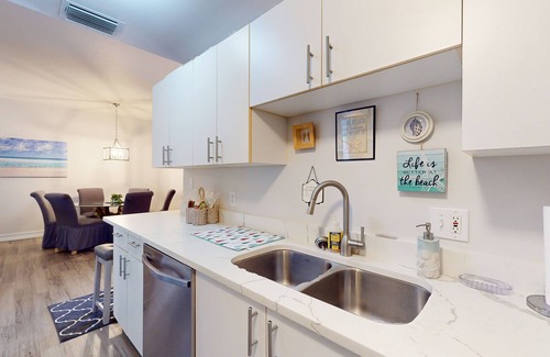 Vanderbilt Beach Condo | Newly renovated 1st-floor condo near Vanderbilt Beach with beach gear, pool, AC