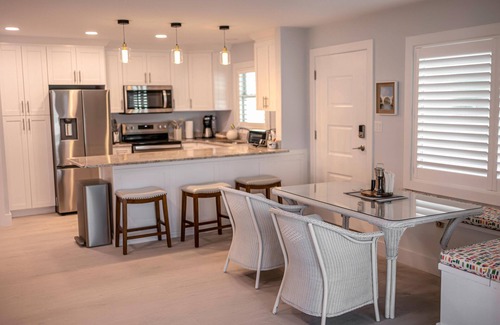 Boca Grande Condo | Newly renovated 2-bedroom beachfront condo in Boca Grande with pool, AC & WiFi