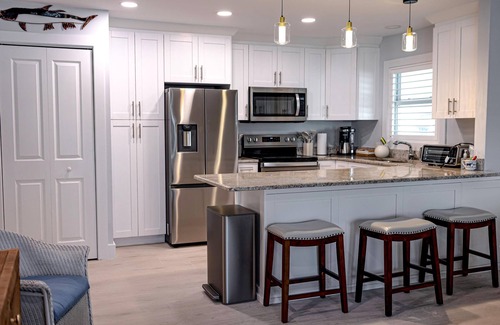 Boca Grande Condo | Newly renovated 2-bedroom beachfront condo in Boca Grande with pool, AC & WiFi