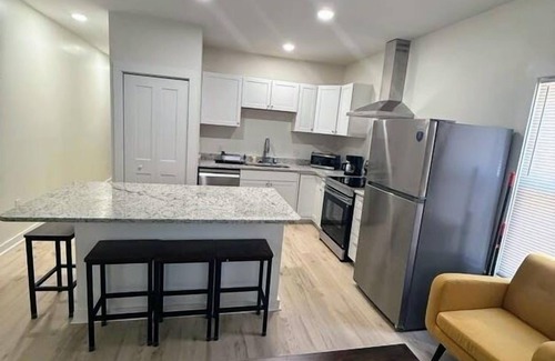 Durham Apartment | Newly Renovated 2 Bedroom - A Seasoned Superhost