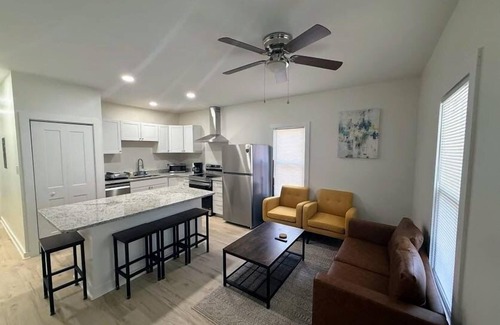 Durham Apartment | Newly Renovated 2 Bedroom - A Seasoned Superhost