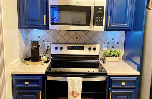 Auburn House | NEWLY RENOVATED, 3 blocks from AU, Game Day House “Caddy’s Shack”