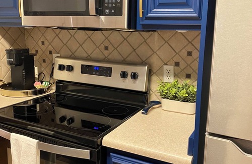 Auburn House | NEWLY RENOVATED, 3 blocks from AU, Game Day House “Caddy’s Shack”