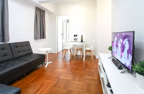 Causeway Bay Apartment | Newly renovated (8B) Explore like a local