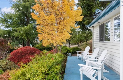 Freeland House | NEWLY Renovated Anchor House | Rooftop Patio | Pet Friendly | 3min Walk to Beach