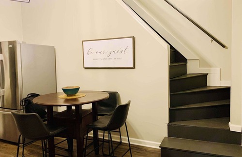 Urbana House | Newly Renovated and Ideally Located Near Campus and Downtown. High speed Wifi