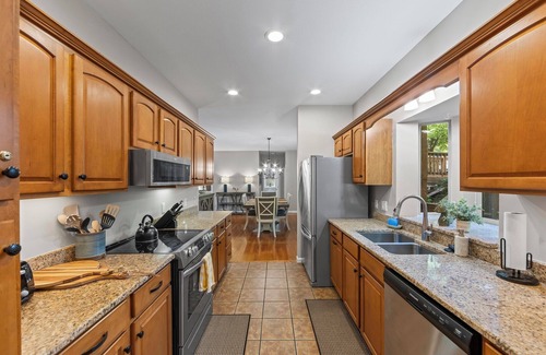 Whittier Condo | Newly Renovated Condo w/Golf Course & Creek View