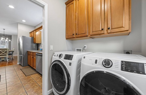 Whittier Condo | Newly Renovated Condo w/Golf Course & Creek View