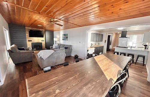 Baldwin House | NEWLY RENOVATED cottage ON Wolf Lake! Boating, SXS and more!