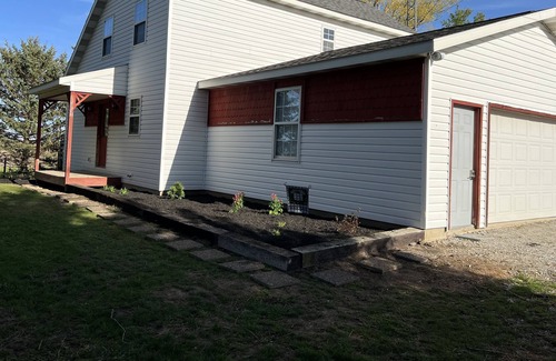 Brookston House | Newly renovated farmhouse in beautiful country setting close to Purdue