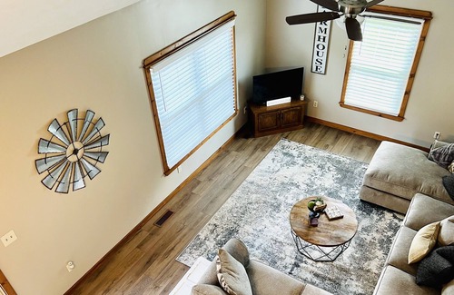 Brookston House | Newly renovated farmhouse in beautiful country setting close to Purdue