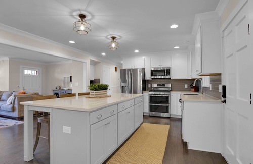 Clemson House | Newly Renovated Home 3 Miles from Death Valley!