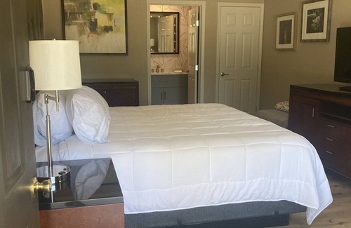 Wappapello Resort | Newly renovated King Room w/high speed internet