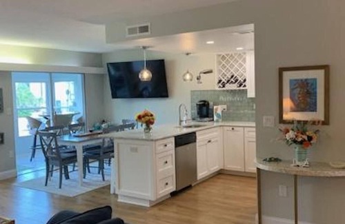 Bay Esplanade Condo | Newly Renovated kitchen, guest and master bathrooms