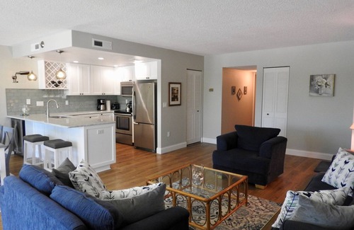 Bay Esplanade Condo | Newly Renovated kitchen, guest and master bathrooms