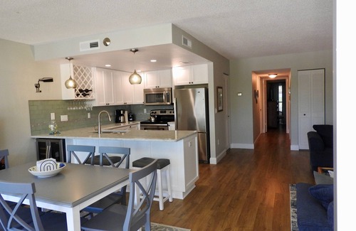 Bay Esplanade Condo | Newly Renovated kitchen, guest and master bathrooms