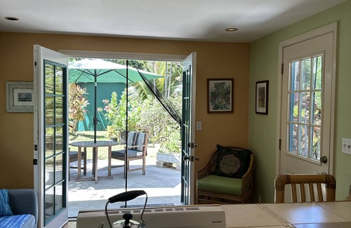 Lanikai Cottage | Newly Renovated Lanikai, steps to Ocean A/C, kayak, Detached Private cottage