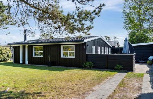 Stillinge Strand House | Newly Renovated Nearby Beach