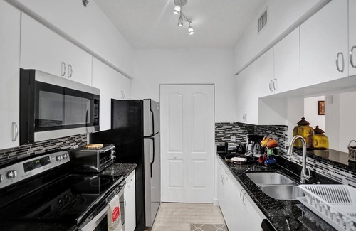 Aventura Condo | newly renovated the yacht club at aventura free parking