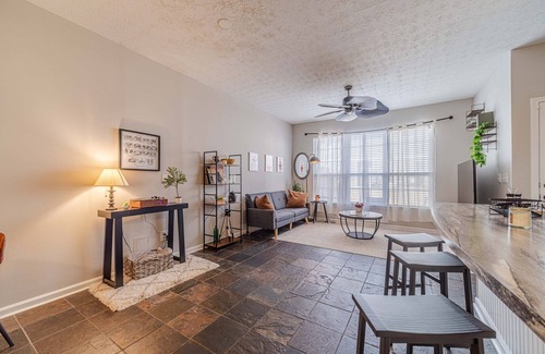 Flowery Branch House | Newly Renovated Cozy Townhome near Lake Lanier/2 Bed, 2.5 Baths Flowery Branch