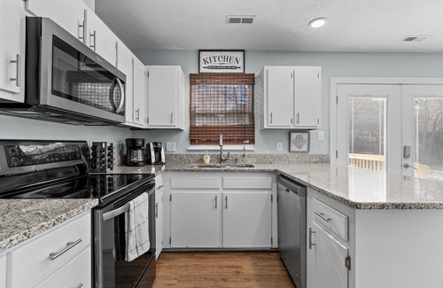 Southwest Raleigh House | Newly updated home 2.6 miles to downtown raleigh