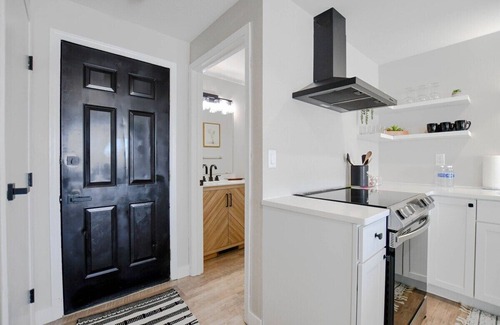 De Pere House | Newly Updated, Spacious Condo